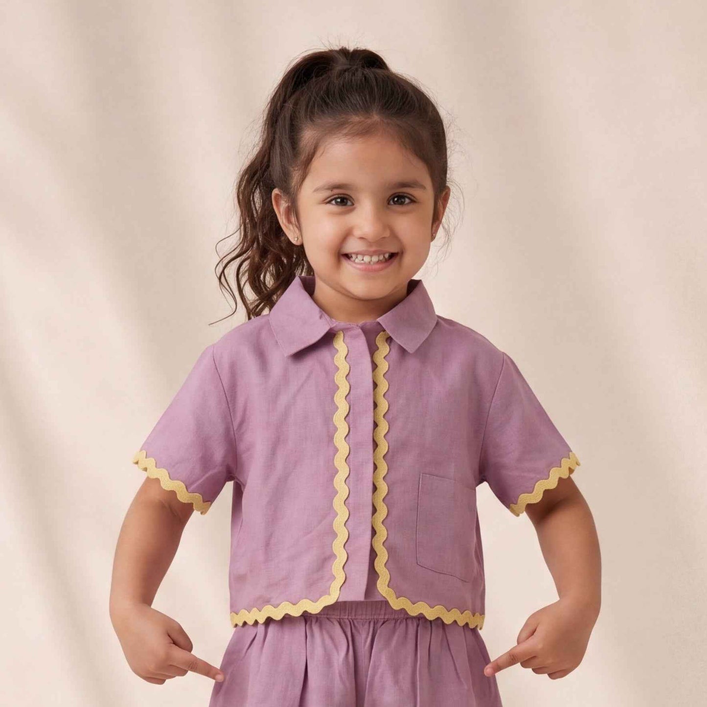 Girls' Premium Lilac Scalloped Linen-Blend Shirt – Short Sleeve Casual Luxury Top Sophisticated Pastel Button-Up for Upscale Playdates